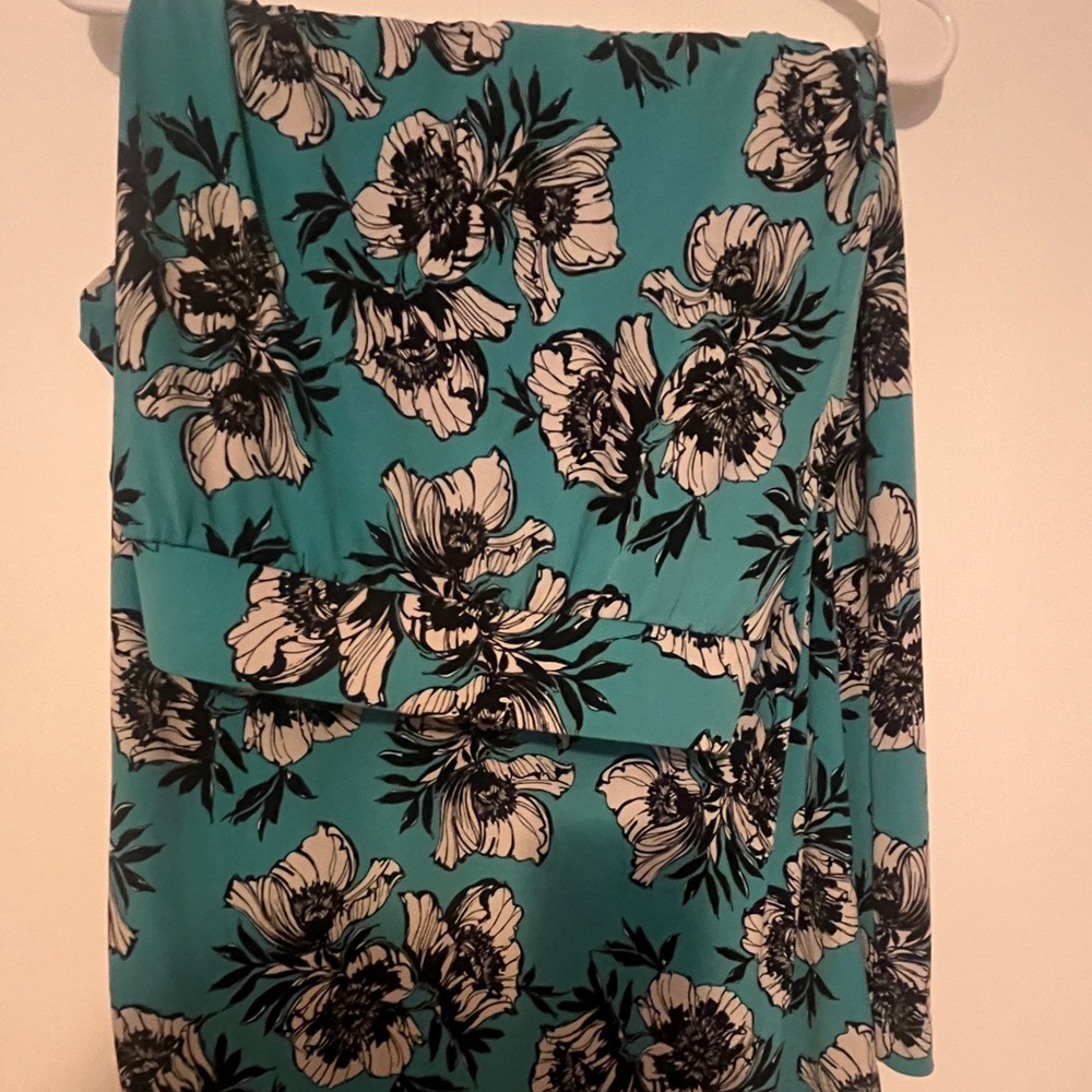 Lane Bryant size 26/28 floral gaucho pants